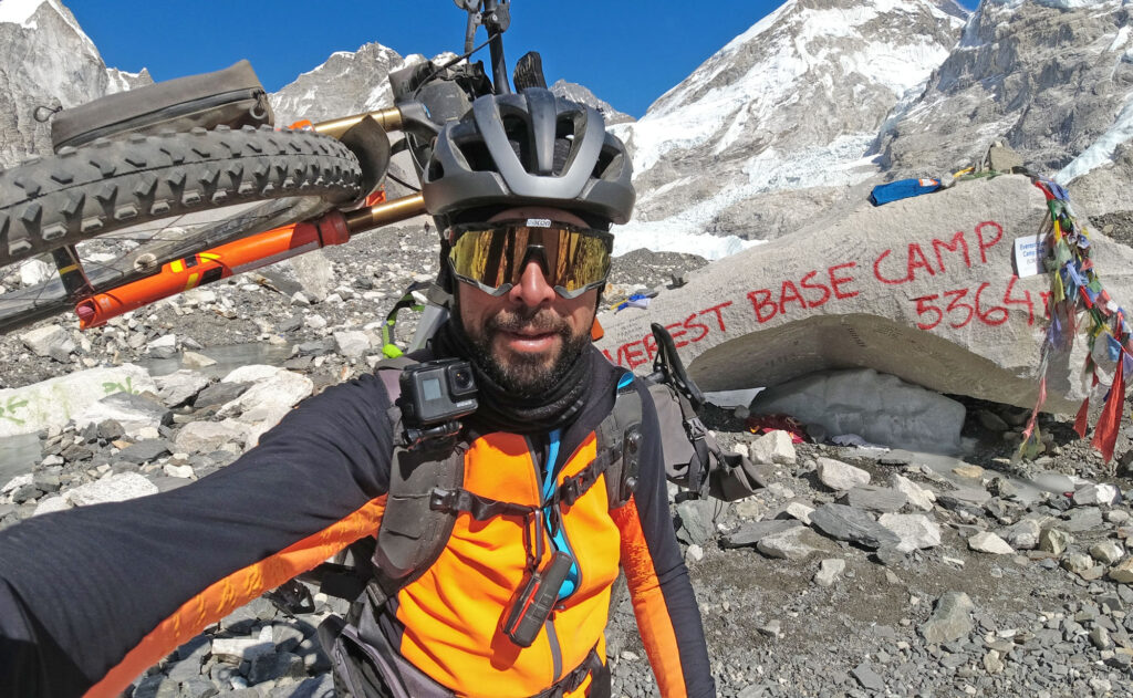 UYN e Omar Di Felice sull'Everest